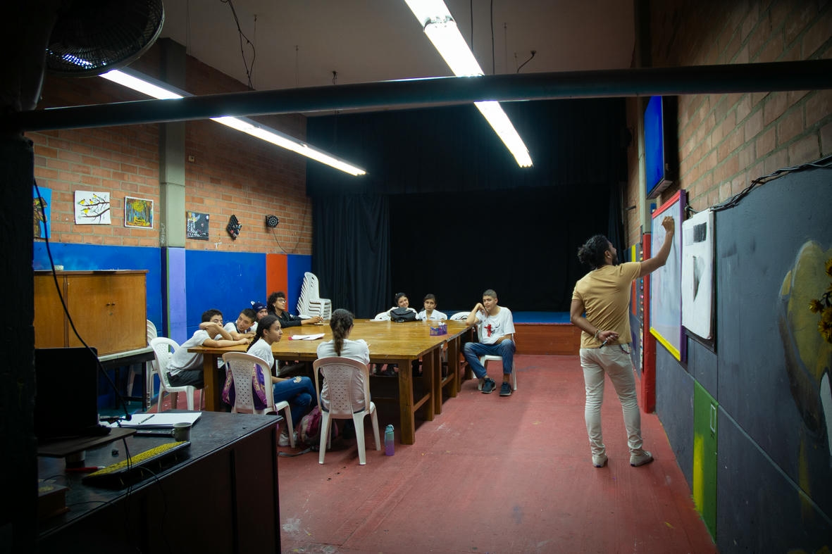 53felipe-acosta-cronicas-del-barrio-diego-echeverry