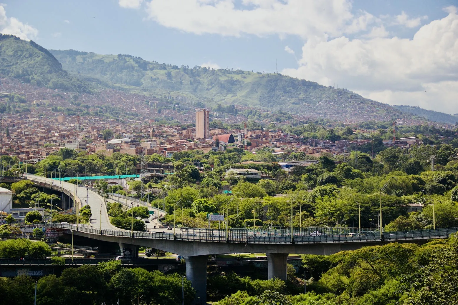 1-andres-moreno-cronicas-del-barrio-aranjuez-patrimonial-puente-madre-laura