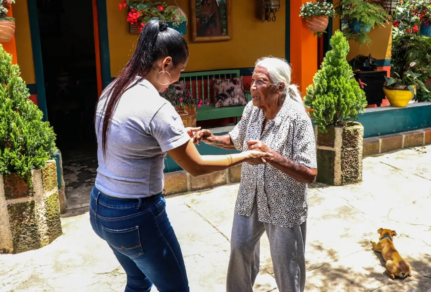 Monica-foronda-cronicas-del-barrio-girardota-16