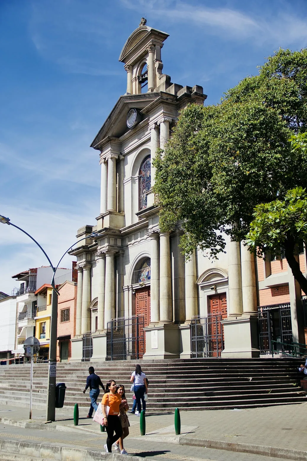 4-andres-moreno-cronicas-del-barrio-aranjuez-patrimonial-parroquia-san-nicolas