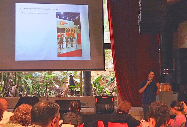 Residencia editorial - Taller 5: Independencia y asociatividad. Más allá del entusiasmo, ¿cómo gestionar una editorial? - Carlos Vela (Perú)