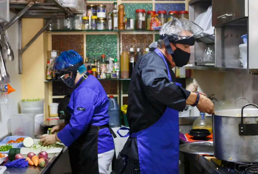 Juan-y-diana-restaurante-itaca-cronicas-del-barrio-la-candelaria-3