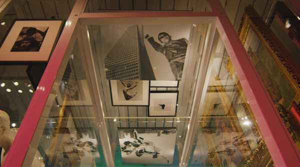 In the Artquarium, artworks and photographic reproductions are displayed in-the-round, including on its ceiling.