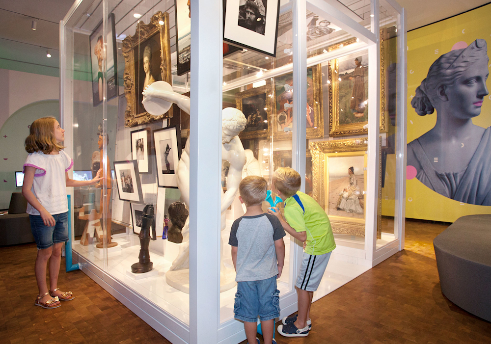 Young visitors get up close to the artworks — all safely behind glass! — in the Artquarium.