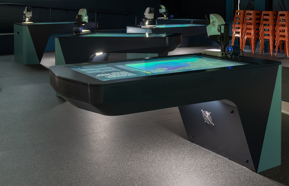 Sideview of the cantilevered research table.