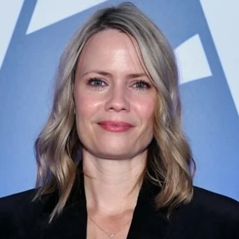 Emily Lewis Headshot