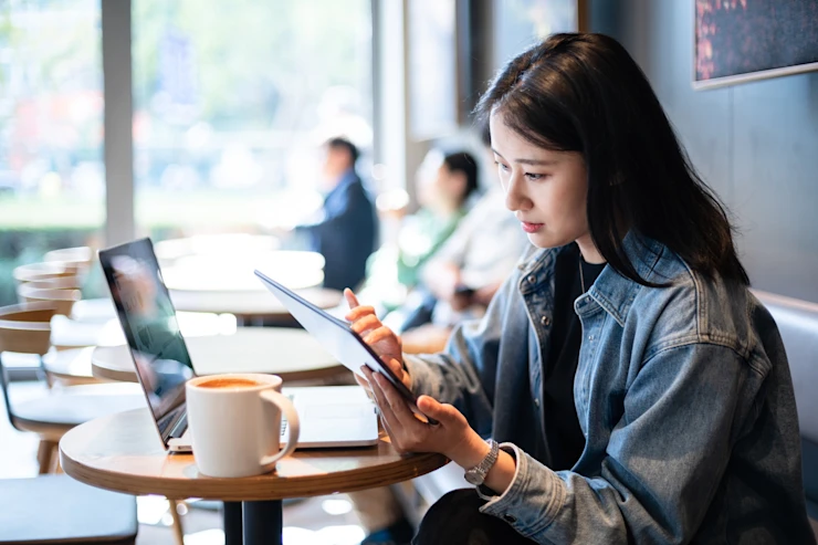 female-sitting-with-a-tablet-in-a-coffee-shop
