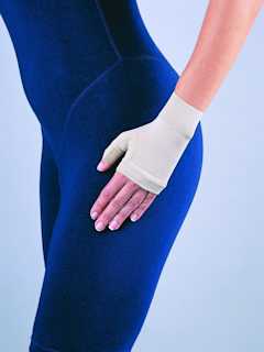 __JOBST advanced comfort quickly wick moisture away from the skin__
- Lightweight knit construction
- Easy to don, comfortable to wear