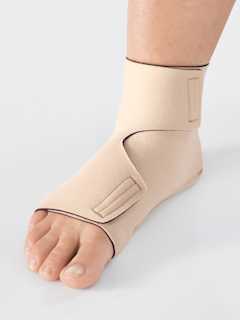 __ReadyWrap® is an off-the-shelf adjustable compression wrap for transitioning out of therapy into self-management during the daytime, nighttime, and high or low activity.__
- The ReadyWrap™ foot unit is simpler than ever! The left and right foot specific design improves contouring, eases application, and fits into most shoes.
- Now you can have full foot coverage with ReadyWrap™ Foot and Toe units. The Toe unit also features digit spacers and individual straps so you can adjust compression over your toes.