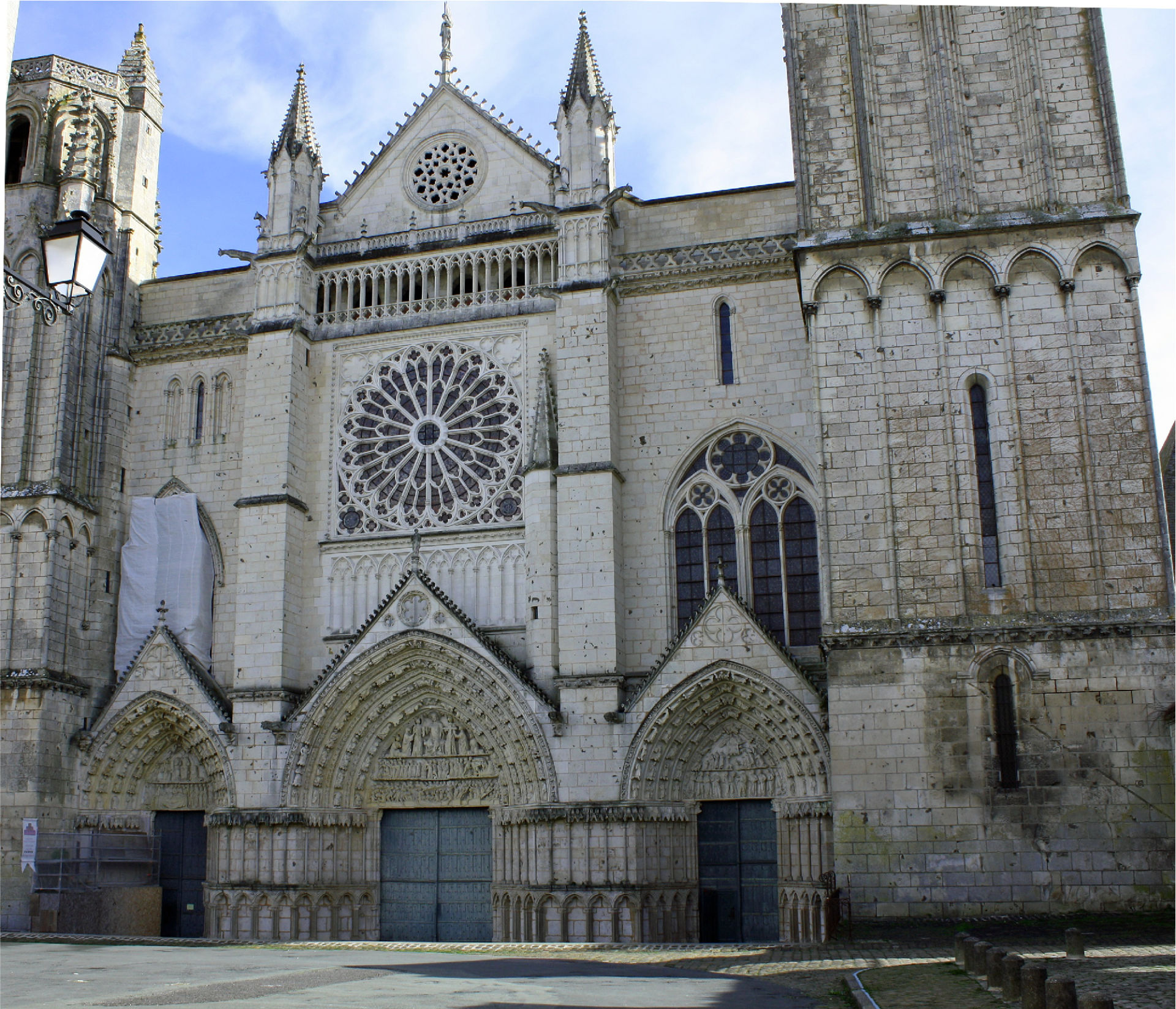  Poitiers: the city of a hundred bell towers