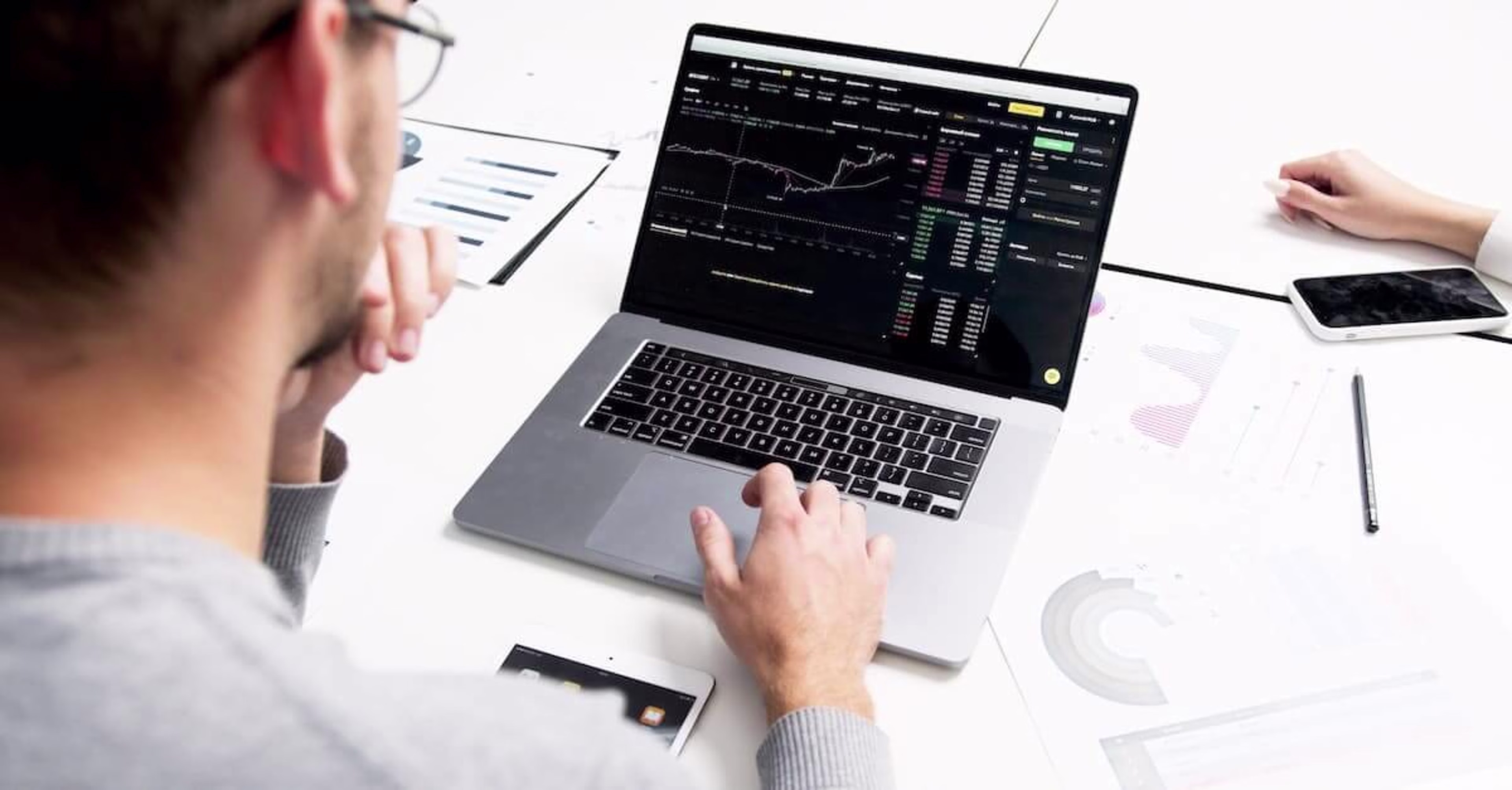 Mesurer l’efficacité d’une analyse UX : Les indicateurs clés à suivre — Cover Image