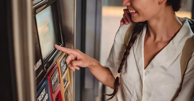Retail banking customer journey map: our guide in 7 steps — Cover Image