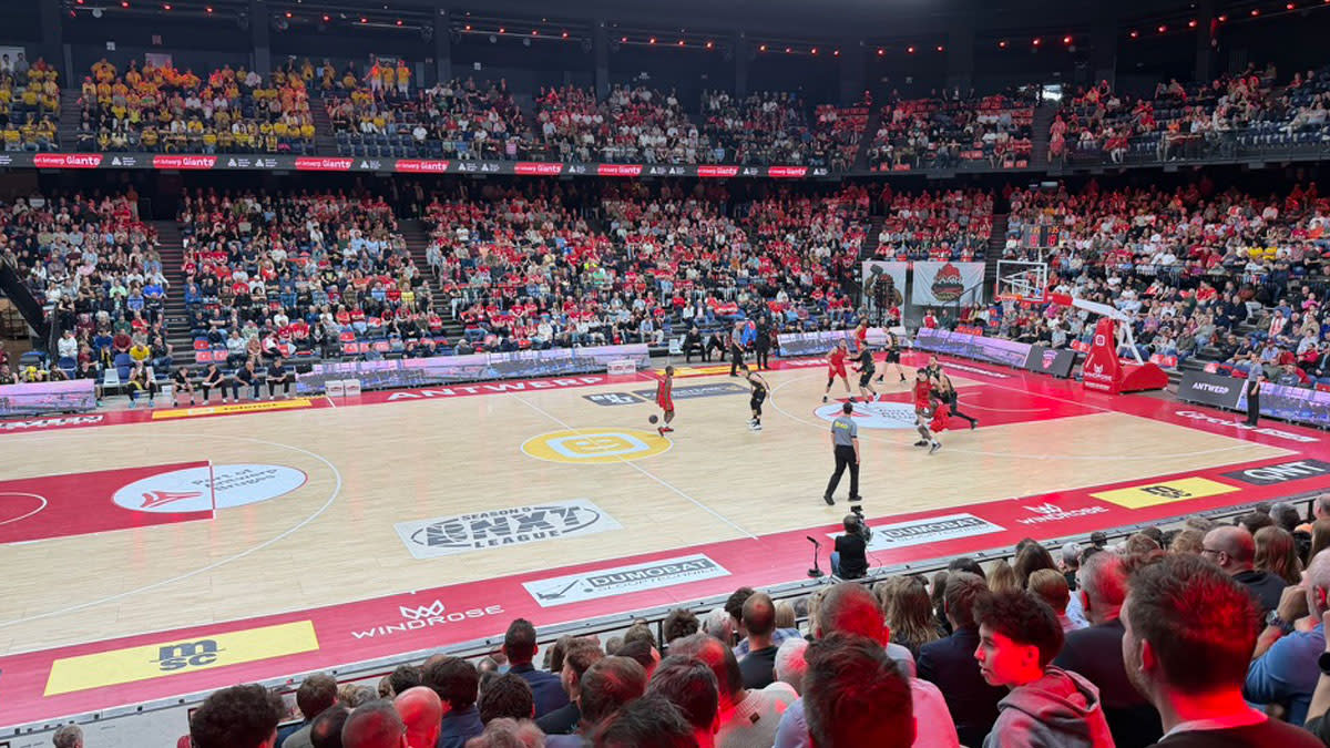 De goedgevulde Lotto Arena voor een wedstrijd Windrose Giants Antwerp vs Oostende in het kader van de finale van de Belgische basketbalcompetitie.