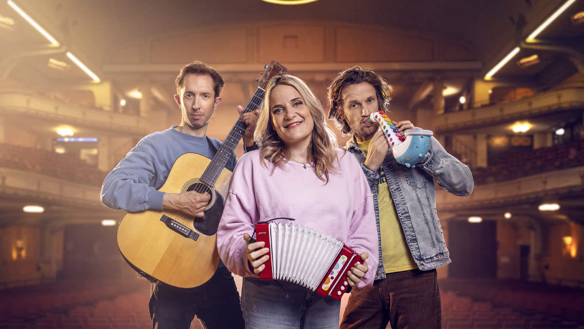 Het team van 'Wat Als in Concert' met Robrecht Vanden Thoren, Ruth Beeckmans en Tim Van Aelst in een leeg theater.