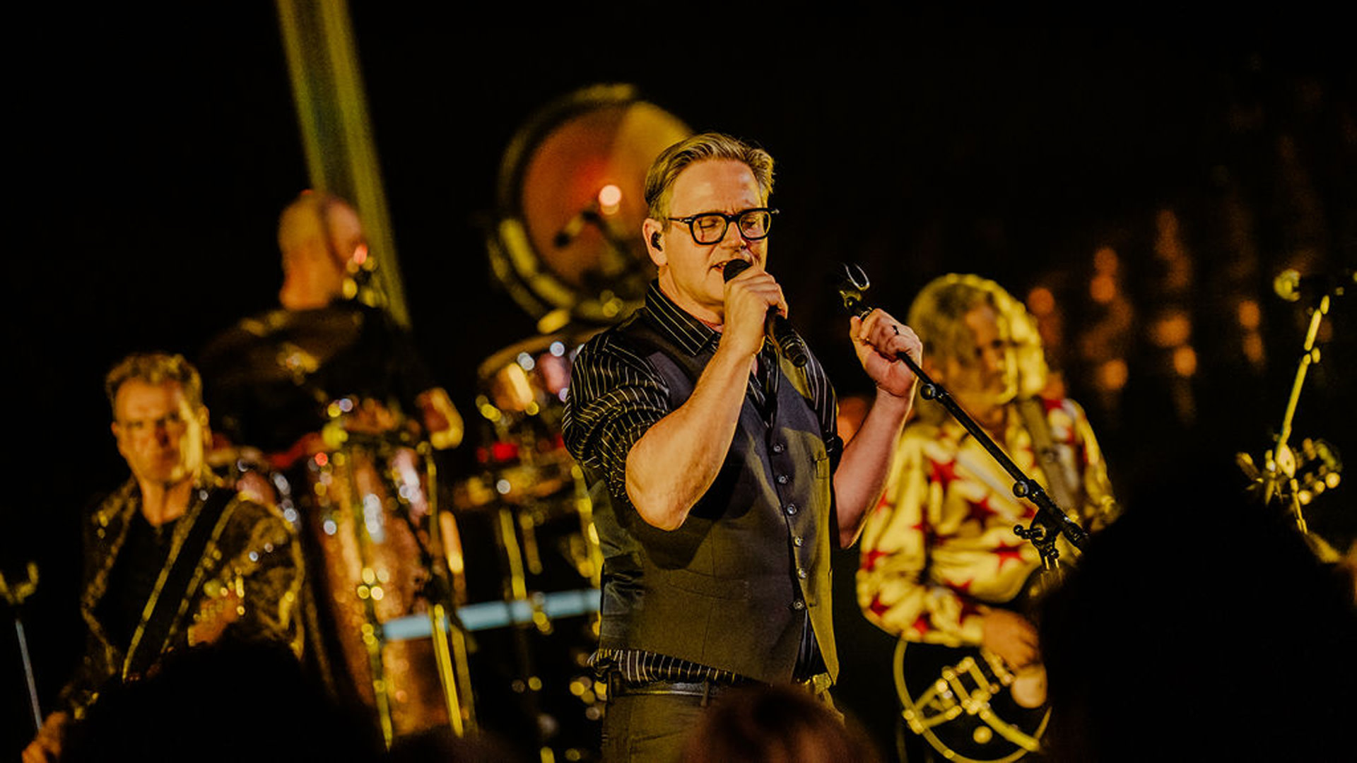 Guus Meeuwis on stage at the AFAS Dome