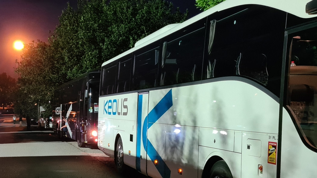 Bezoekers zorgeloos naar concert met eventshuttle van Keolis.
