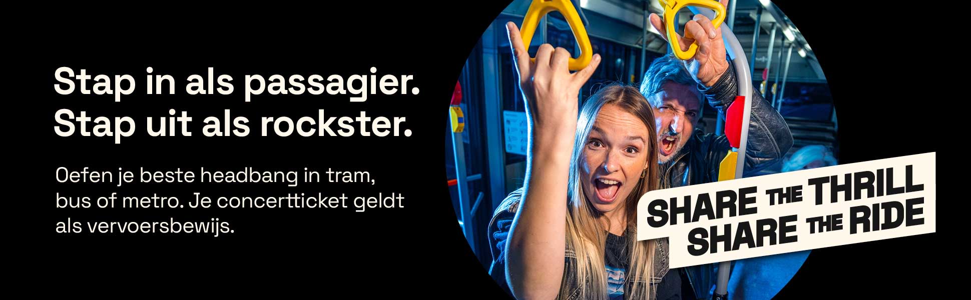 “Stap in als passagier, stap uit als rockster” met foto van twee enthousiaste reizigers die rock-‘n-rollgebaren maken in het openbaar vervoer