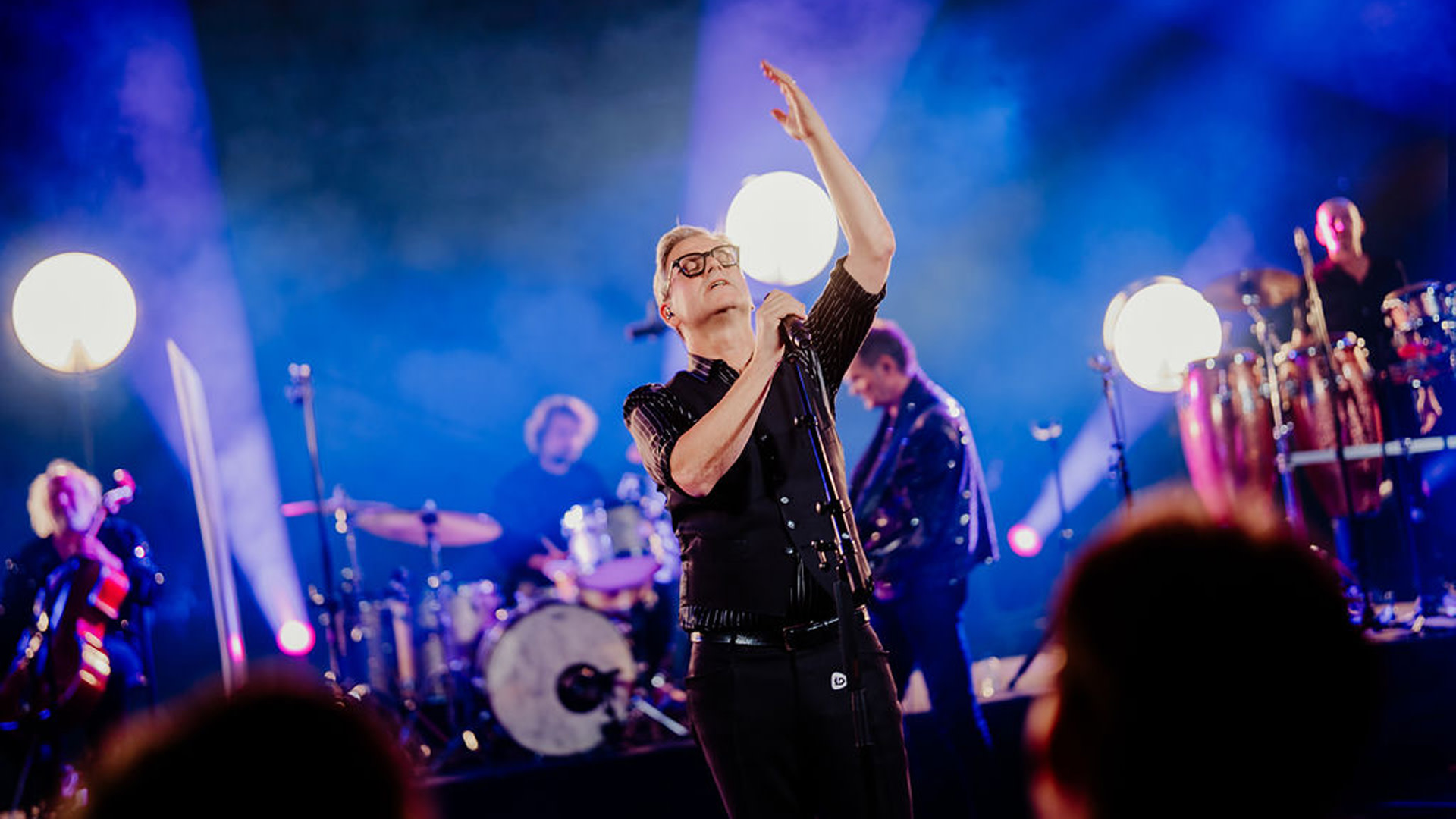 Guus Meeuwis on stage at the AFAS Dome