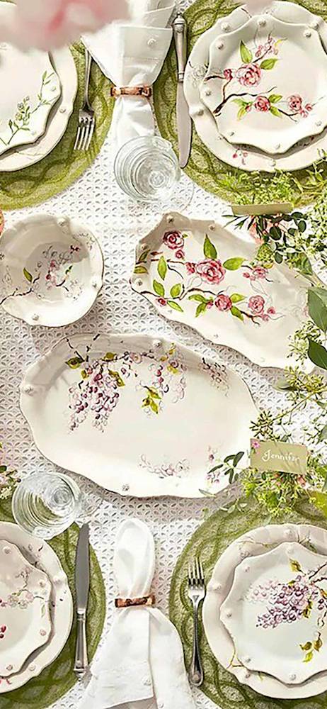 easter-table-holding-hoaglands-greenwich