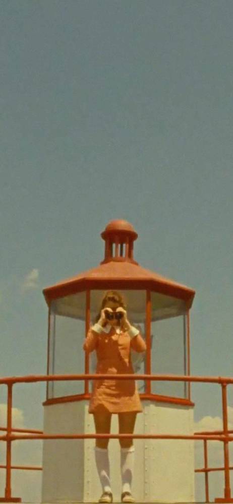moonrise-kingdom-holding-still