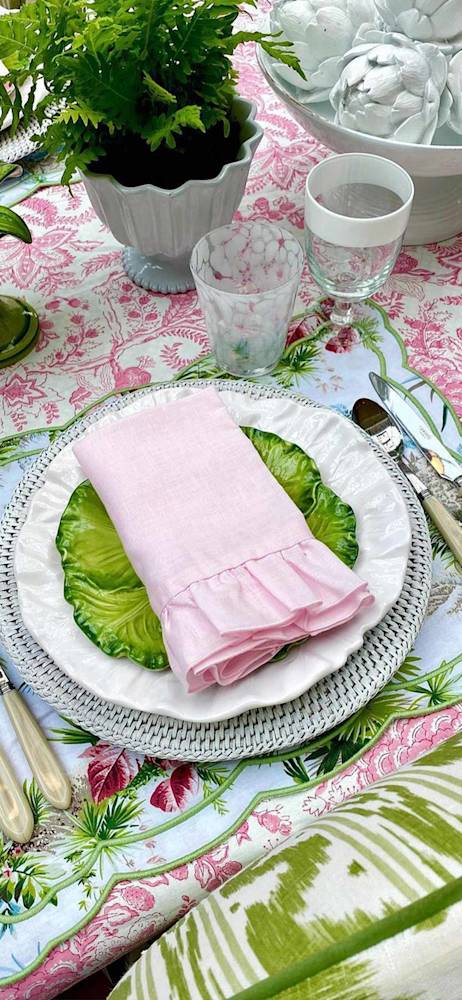 summer-table-holding-mrsalice