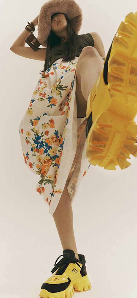 trainers-holding-jang-hyun-hong
