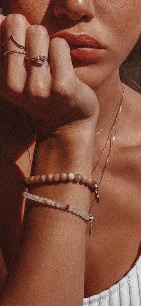 jewellery-holding-cinema-glow
