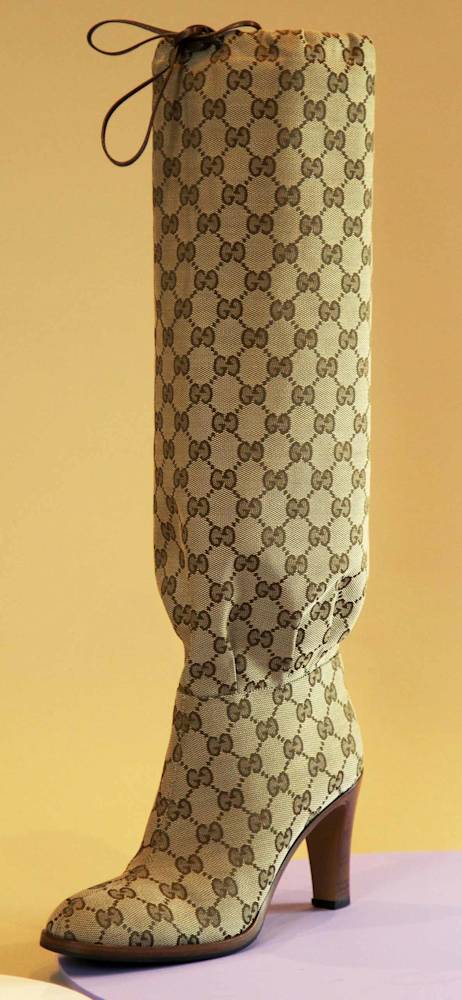 to-the-knee-gucci-holding-1