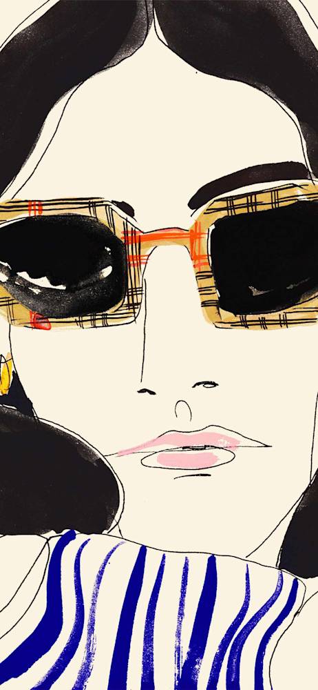 sunglases-holding-rosie-mcguinness