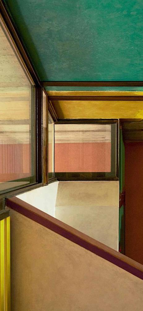 colour-blocking-holding-carlo-scarpa