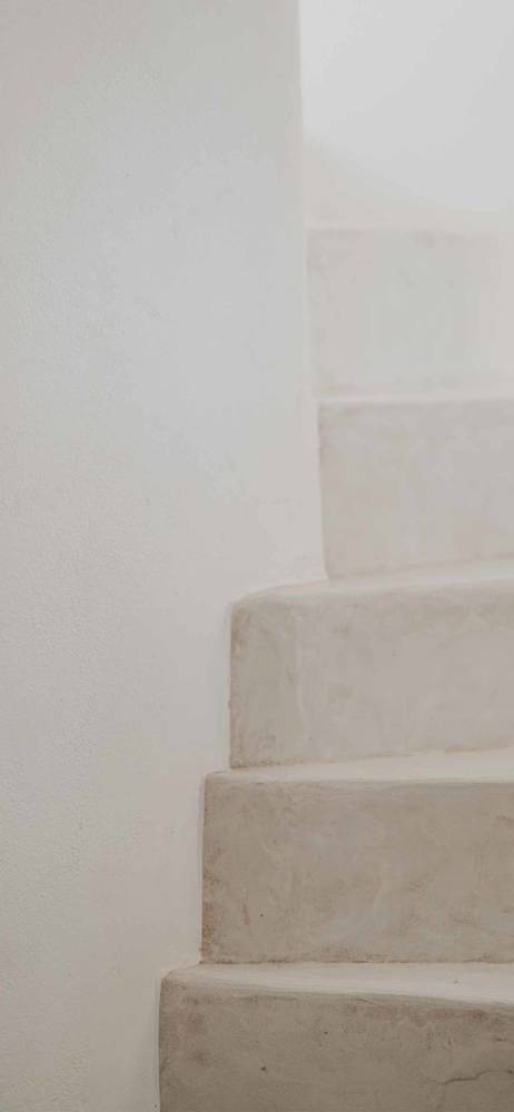 raw-interiors-holding-annie-spratt-unsplash
