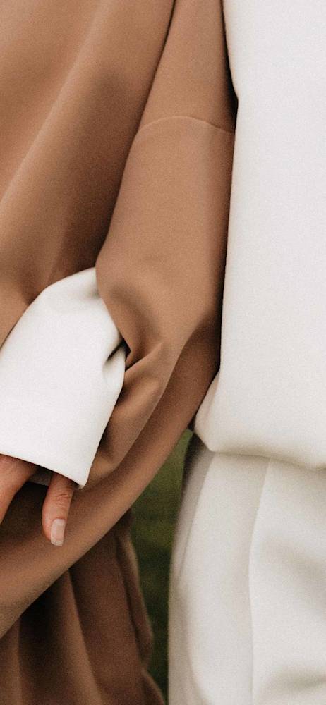 beige-holding-namelazz