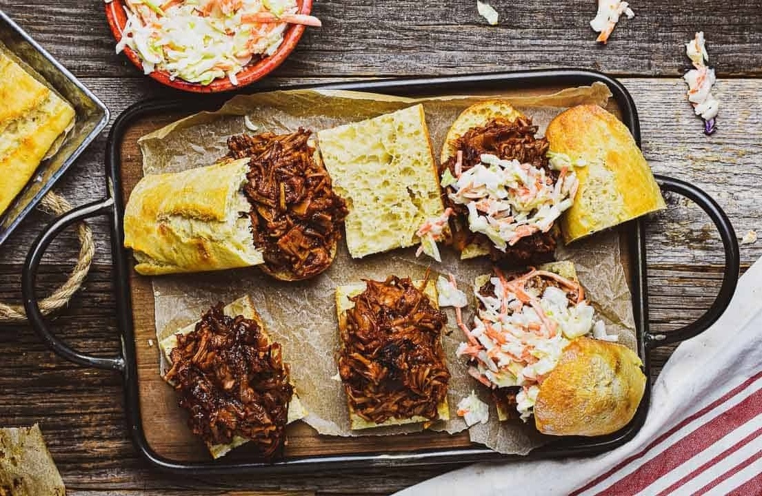 Vegan pulled pork sandwiches