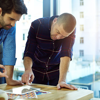 iStock samenwerken collaborate collega's colleagues