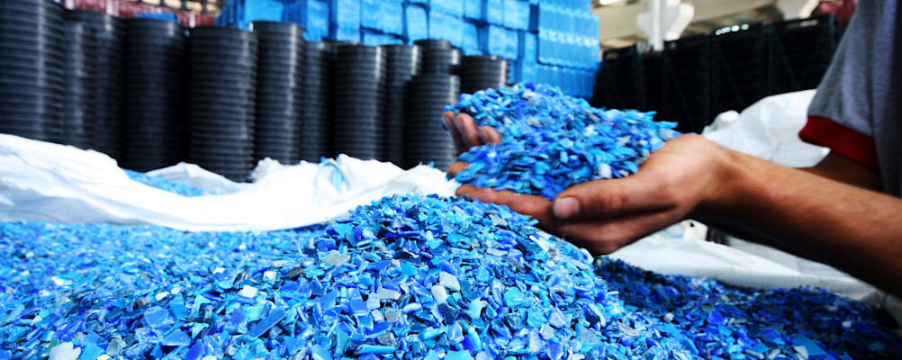 iStock 17747040 plastic blauw circulair