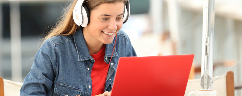 iStock game computer laptop
