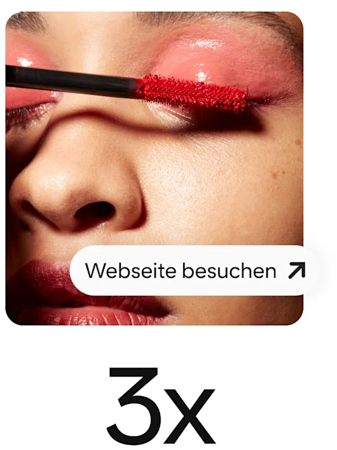 Pin zeigt eine Frau, die roten Mascara aufträgt, mit einem auffälligen Button, der für mehr Webseitenbesuche sorgt.