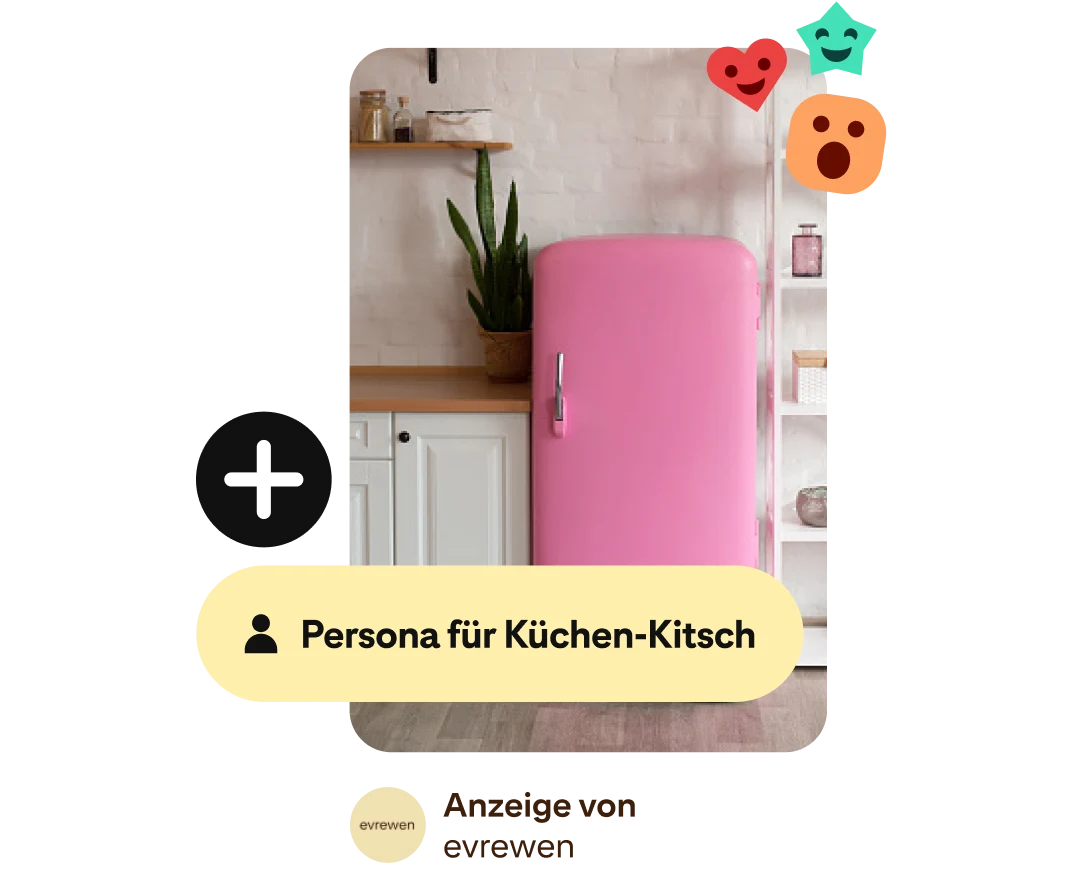Ein Pin-förmiges Bild, auf dem ein rosa Kühlschrank neben einem Küchenschrank aus Holz in Naturfarbe und Weiß abgebildet ist, auf dem eine Sansevieria steht. „Kitchens persona“ steht im linksbündigen Textfeld. Oben rechts sind Emojis.
