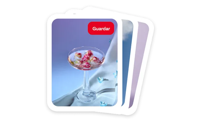 Un colorido coctel sobre lino blanco. Detrás, aparece un fondo púrpura