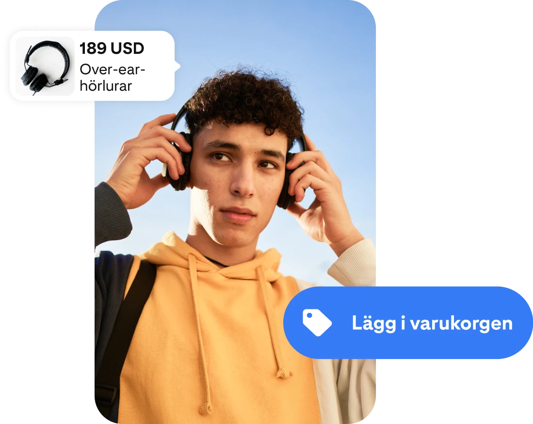 Ett foto på en ung man med hörlurar, inramad på vardera sidan av en annons för trådlösa hörlurar och knappen ”Lägg i varukorg”