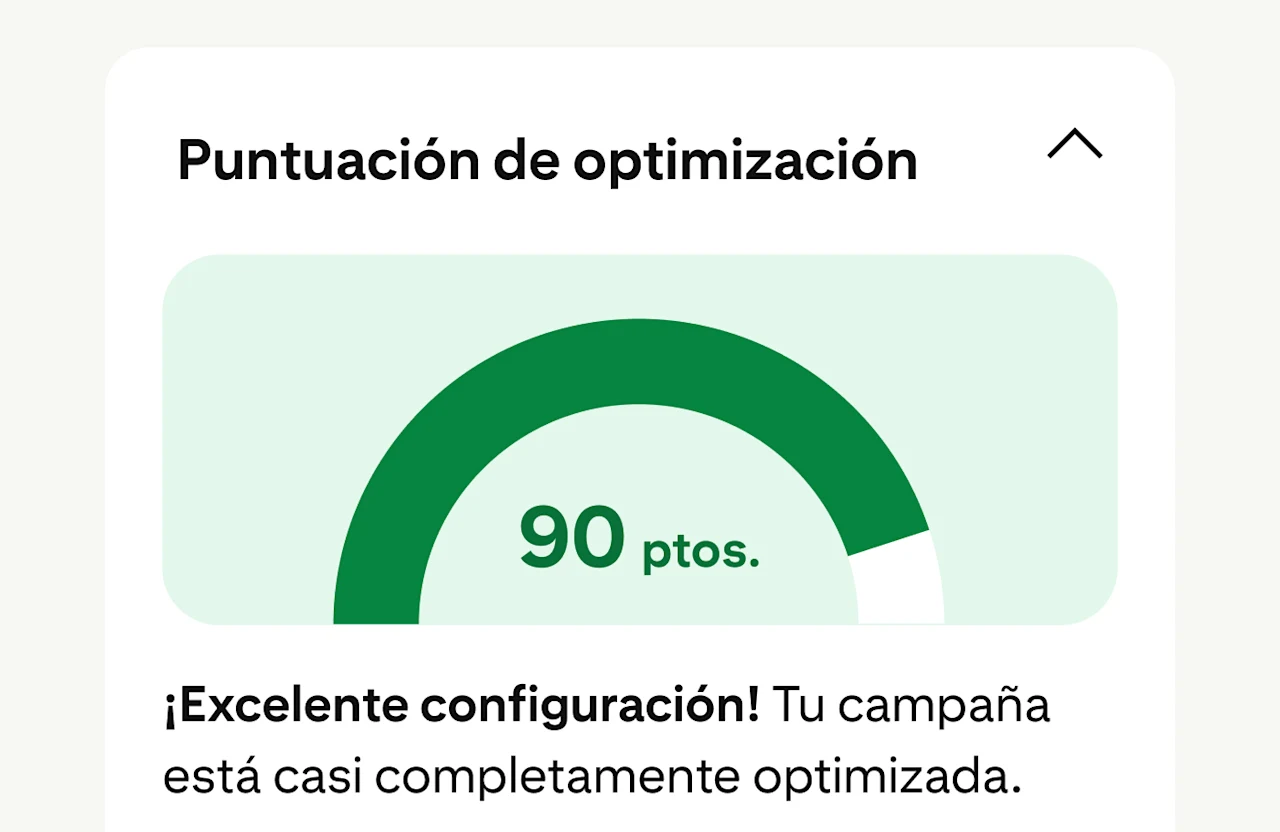La puntuación de optimización de campañas, como se muestra en el Administrador de anuncios de Pinterest, es de 90 puntos, lo cual indica una configuración excelente.