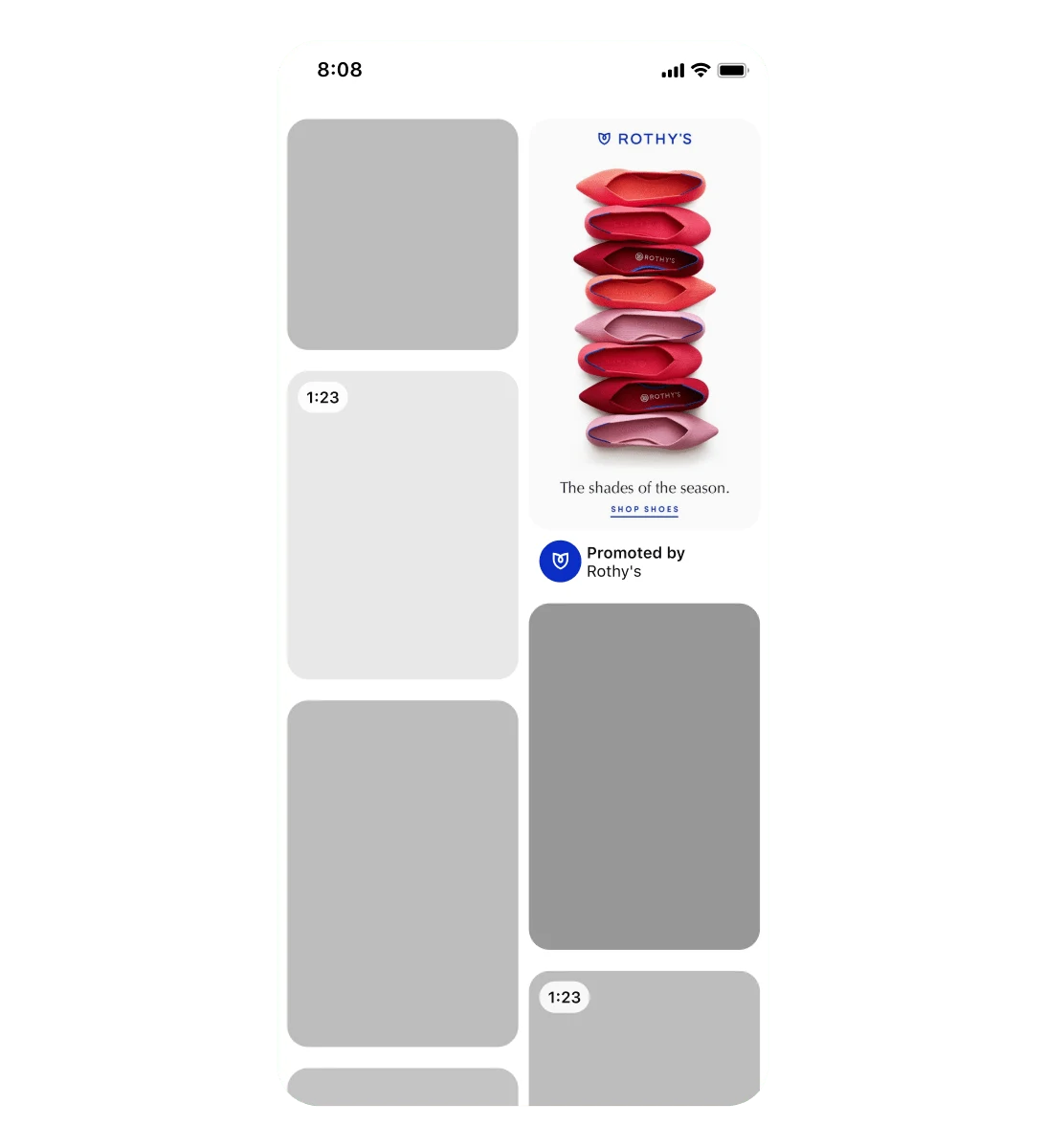 Sajian beranda Pinterest di perangkat seluler dengan iklan yang dipromosikan oleh Rothy's. Iklan ini berupa pin standar dengan gambar flat dalam berbagai variasi warna merah, dan teks “warna-warna musim ini” berada di bawahnya.