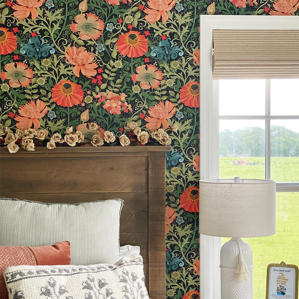 Le Jardin William Morris Style Wallpaper in a bedroom.