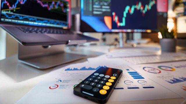 What Is a Broker? What You Need to Know to Choose the Right One