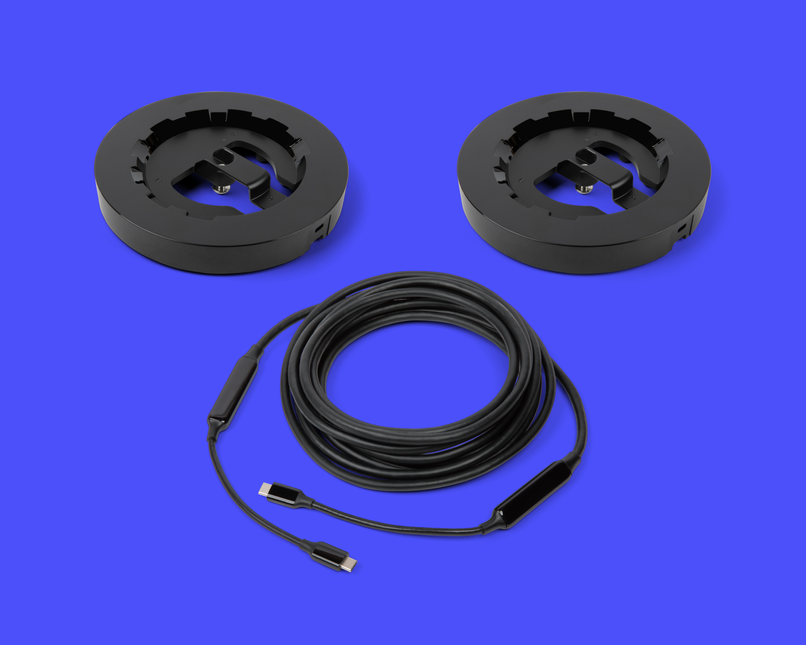 In the box | 2 MO4+s & Accessories Large Room