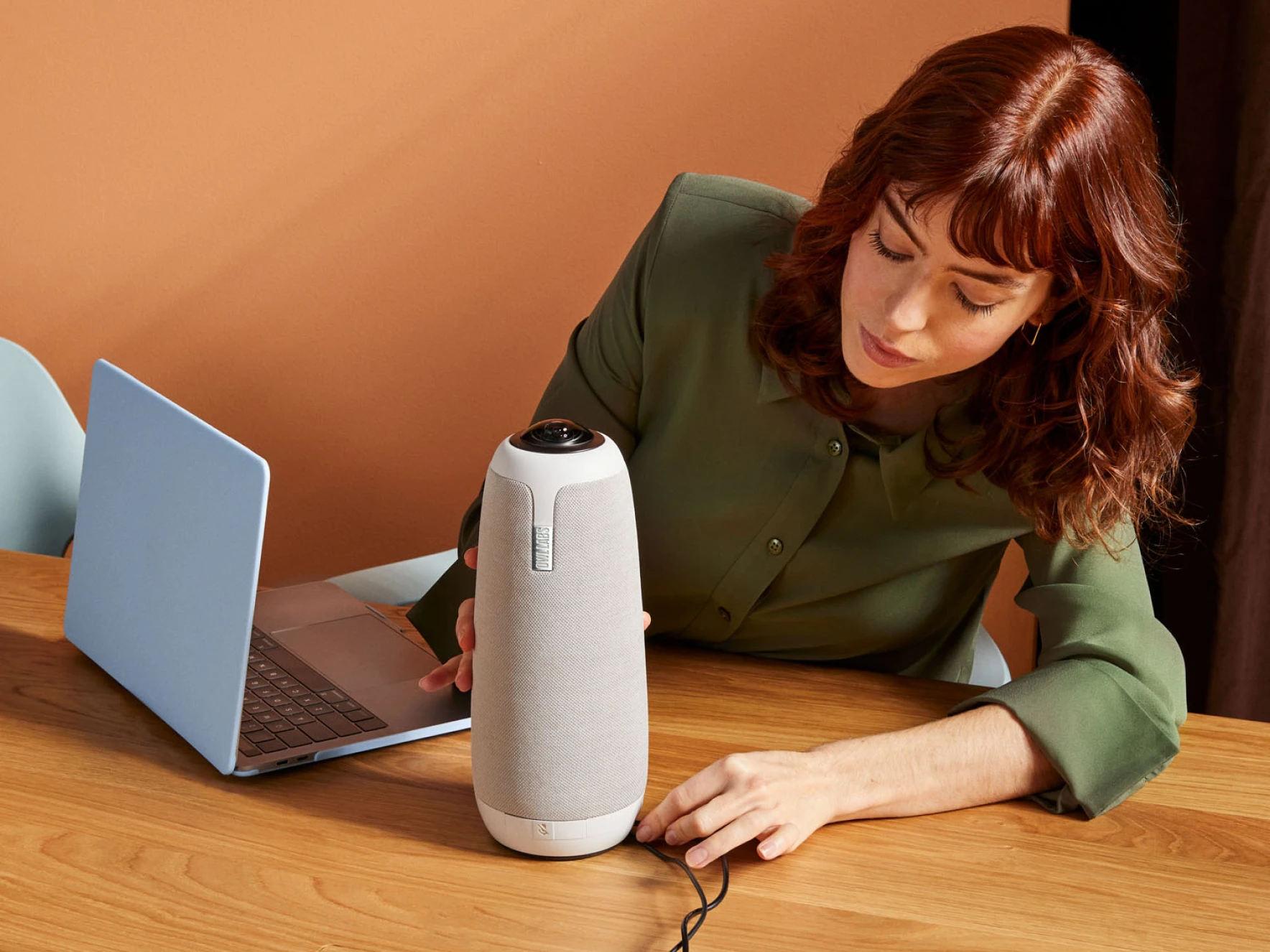 Meeting Owl 3 setup - meeting host connecting the meeting owl 3 to a laptop