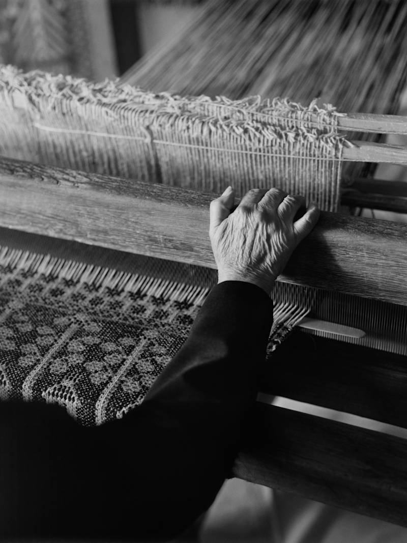 Our 2025 Fall/Winter campaign transports us to the Podlasie region of northeastern Poland, home to the tradition of double warp weaving.