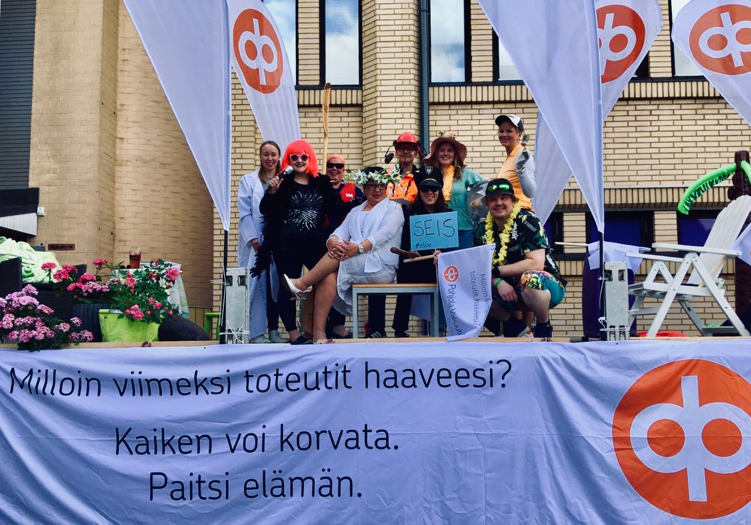 OP Pohjois-Savon kulkueosasto Suonenjoen Mansikkakarnevaaleilla 2019.
