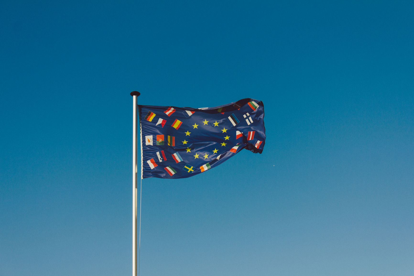 Näin Euroopassa työskennellään - eniten lomaa Ranskassa, lyhin työviikko Hollannissa, pisimmät perhevapaat Puolassa