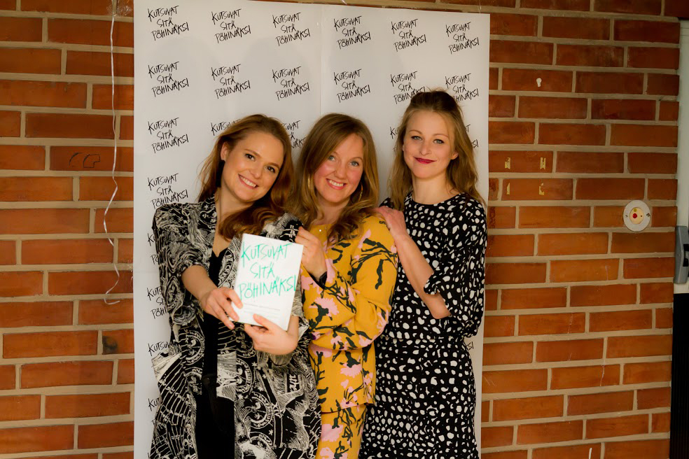 Venla Väkeväinen, Katariina Helaniemi ja Annaleena Kuronen haastattelivat suomalaisia kasvuyrittäjiä kirjaansa. (Kuva: Markus Helaniemi)
